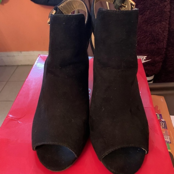 Platforms - Picture 1 of 5